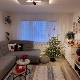 Predaj pekný , slnečný, zrekonštruovaný 3 izbový byt Sásová