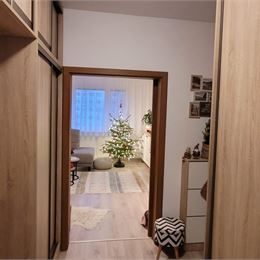 Predaj pekný , slnečný, zrekonštruovaný 3 izbový byt Sásová