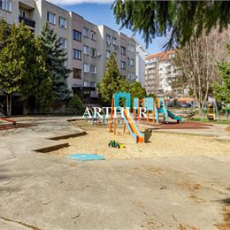 Slnečný a priestranný 3 izbový byt s balkónom na ulici GEOLOGICKÁ - P.Biskupice