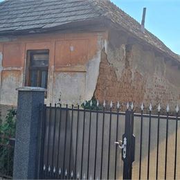 Rodinný dom na predaj s pozemkom 1549 m2, Lovinobaňa