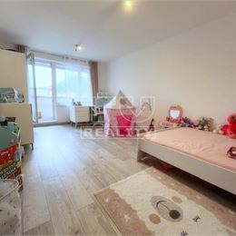 REZERVOVANÉ: VEĽKOMETRÁŽNY ZARIADENÝ BYT 91m2 s 2 BALKÓNMI, NOVÁ KOMPLETNÁ REKONŠTRUKCIA