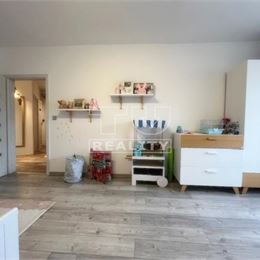REZERVOVANÉ: VEĽKOMETRÁŽNY ZARIADENÝ BYT 91m2 s 2 BALKÓNMI, NOVÁ KOMPLETNÁ REKONŠTRUKCIA