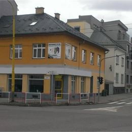 OBCHODNÝ PRIESTOR PRIAMO V CENTRE ŽILINY, SUPER LOKALITA, VÝMERA 90m²