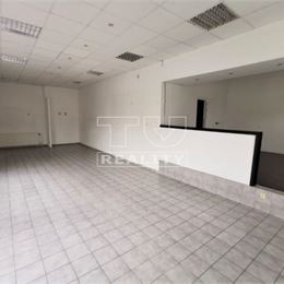 OBCHODNÝ PRIESTOR PRIAMO V CENTRE ŽILINY, SUPER LOKALITA, VÝMERA 90m²