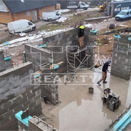 DVE ROZOSTAVANÉ BUDOVY,LYŽIARSKY VLEK,MÝTO POD ĎUMBIEROM,800m2
