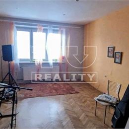 Na PREDAJ rodinný dom /300m2/ v intraviláne mesta Lučenec.