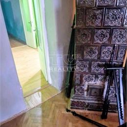 Na PREDAJ rodinný dom /300m2/ v intraviláne mesta Lučenec.
