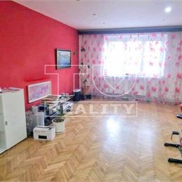 Na PREDAJ rodinný dom /300m2/ v intraviláne mesta Lučenec.