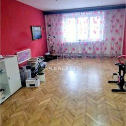 Na PREDAJ rodinný dom /300m2/ v intraviláne mesta Lučenec.