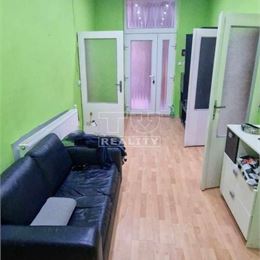 Na PREDAJ rodinný dom /300m2/ v intraviláne mesta Lučenec.
