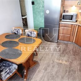 V centre Malaciek,4.izb.átriový rod.dom na predaj s bazénom,430m2 pozemok