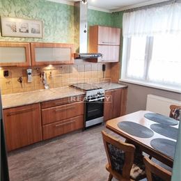 V centre Malaciek,4.izb.átriový rod.dom na predaj s bazénom,430m2 pozemok