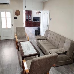 V centre Malaciek,4.izb.átriový rod.dom na predaj s bazénom,430m2 pozemok
