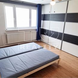V centre Malaciek,4.izb.átriový rod.dom na predaj s bazénom,430m2 pozemok