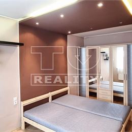 V centre Malaciek,4.izb.átriový rod.dom na predaj s bazénom,430m2 pozemok