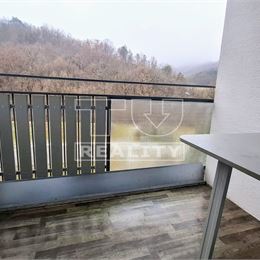 Na predaj 3 izbový byt s rozlohou 59m2 v meste Partizánske s loggiou a výhľadom na prírodu