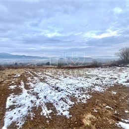 STAVEBNÝ POZEMOK O ROZLOHE 589 M2, TRENČIANSKE JASTRABIE