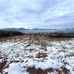 STAVEBNÝ POZEMOK O ROZLOHE 589 M2, TRENČIANSKE JASTRABIE
