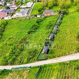 Pozemok pre 5 nádherných rekreačných #glamping #rbnb #tinyhouse domčekov s nádherným výhľadom na Bratislavu a