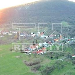 NA PREDAJ PEKNÝ, SLNEČNÝ STAVEBNÝ POZEMOK TRENČIANSKE JASTRABIE , 502 M2
