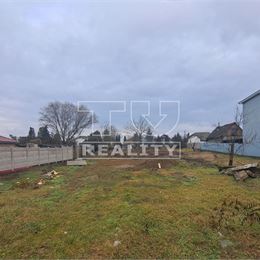 Ponúkame na predaj stavebný pozemok 1390 m² vo Valalikoch – ideálne miesto pre váš nový domov!