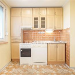 Tehlový 3-izbový byt s loggiou vo vyhľadávanej lokalite, Štúrovo – 63m2