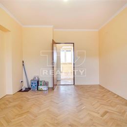 Tehlový 3-izbový byt s loggiou vo vyhľadávanej lokalite, Štúrovo – 63m2