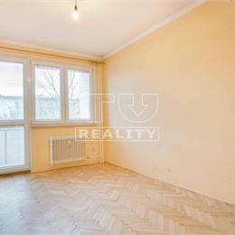 Tehlový 3-izbový byt s loggiou vo vyhľadávanej lokalite, Štúrovo – 63m2