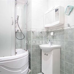 Tehlový 3-izbový byt s loggiou vo vyhľadávanej lokalite, Štúrovo – 63m2