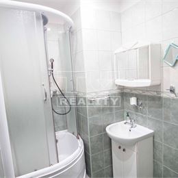 Tehlový 3-izbový byt s loggiou vo vyhľadávanej lokalite, Štúrovo – 63m2