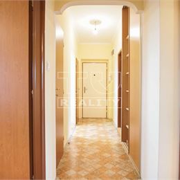 Tehlový 3-izbový byt s loggiou vo vyhľadávanej lokalite, Štúrovo – 63m2