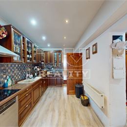 REZERVOVANÉ - Veľký 5 izbový dom v Bratislave - Trnávka- Koperníkova ulica - 196m²