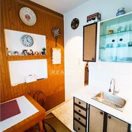 REZERVOVANÉ-2-IZBOVÝ BYT,PÔVODNÝ STAV,LOGGIA,DEVÍNSKA NOVÁ VES,48m2