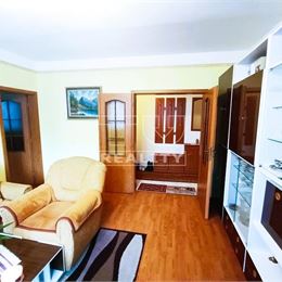 REZERVOVANÉ-2-IZBOVÝ BYT,PÔVODNÝ STAV,LOGGIA,DEVÍNSKA NOVÁ VES,48m2