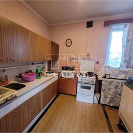 REZERVOVANÝ RODINNÝ DOM 90m2 NA POZEMKU 741m2, BZINCE POD JAVORINOU