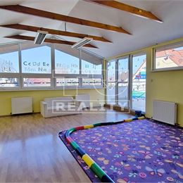 Rodinný dom s rôznymi možnosťami využitia - 7 izieb, terasa, 2 podlažia, PEZINOK, 350 m2