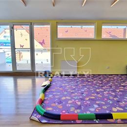 Rodinný dom s rôznymi možnosťami využitia - 7 izieb, terasa, 2 podlažia, PEZINOK, 350 m2