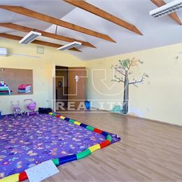 Rodinný dom s rôznymi možnosťami využitia - 7 izieb, terasa, 2 podlažia, PEZINOK, 350 m2