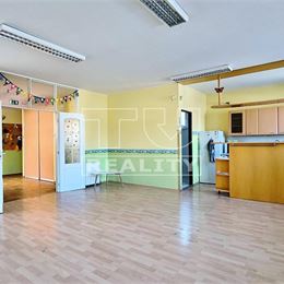 Rodinný dom s rôznymi možnosťami využitia - 7 izieb, terasa, 2 podlažia, PEZINOK, 350 m2