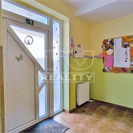 Rodinný dom s rôznymi možnosťami využitia - 7 izieb, terasa, 2 podlažia, PEZINOK, 350 m2