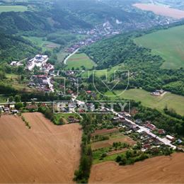 Slnečný pozemok určený na výstavbu v pokojnej obci Modrovka 576m2