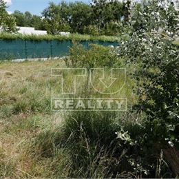 Stavebný pozemok 605 m2, v pokojnej zabývanej zástavbe rodinných domov – Rovinka,8 km od Bratislavy