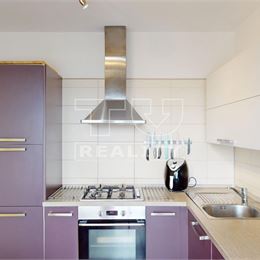 3i byt po rekonštrukcii s loggiou, klimatizáciou a zariadením, 74m2, Piešťany - REZERVOVANÉ