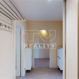 3i byt po rekonštrukcii s loggiou, klimatizáciou a zariadením, 74m2, Piešťany - REZERVOVANÉ