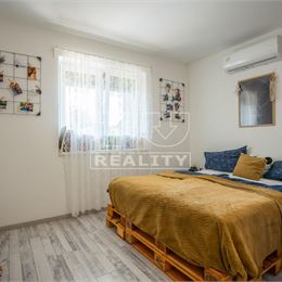 AKCIOVÁ CENA len na chvíľu! 5-ročná novostavba s bazénom v obci Okoč, zastavaná plocha 126m² na pozemku 611m²