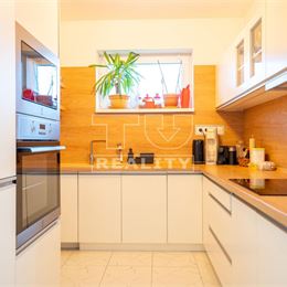 AKCIOVÁ CENA len na chvíľu! 5-ročná novostavba s bazénom v obci Okoč, zastavaná plocha 126m² na pozemku 611m²