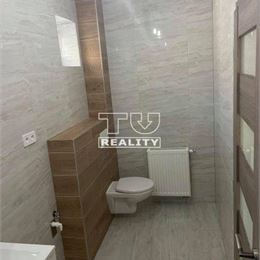 MODERNÁ NOVOSTAVBA RODINNÉHO ROMU V ŠTANDARDE S GARÁŽOU A TERASOU TRENČÍN