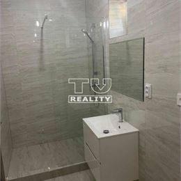 MODERNÁ NOVOSTAVBA RODINNÉHO ROMU V ŠTANDARDE S GARÁŽOU A TERASOU TRENČÍN