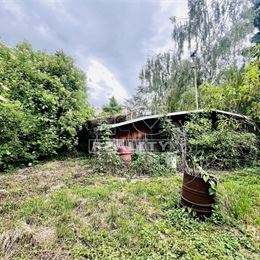 REZERVOVANÉ!! Na predaj exkluzívne v zastúpení majiteľa stavebný pozemok v tichej uličke v Ružinove, na ulici