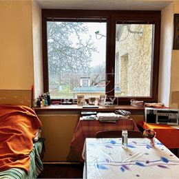 REZERVOVANÉTUREALITY ponúka NA PREDAJ: Rodinný dom s veľkým pozemkom 1320 m2, v tichej lokalite, blízko Nitry